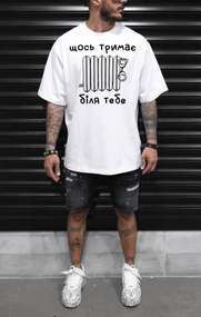 Футболка з мерчем