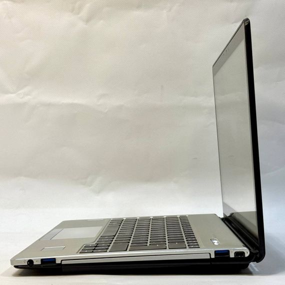Ультрабук Б-клас Fujitsu LifeBook S935 / 13.3" (1920x1080) IPS Touch / Intel Core i5-5300U (2 (4) ядра 2.3 - 2.9 GHz) / 8 GB DDR3 / 256 GB SSD / Intel HD Graphics 5500 / WebCam / VGA / Windows 10 Pro б/в | Зображення 9