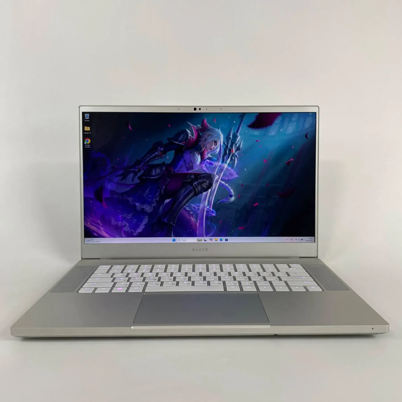 Ігровий ноутбук Б-клас Razer Blade 15 / 15.6" (1920x1080) IPS / Intel Core i7-8750H (6 (12) ядер по 2.2 - 4.1 GHz) / 32 GB DDR4 / 1000 GB SSD / nVidia GeForce RTX 2060, 6 GB GDDR6, 192-bit / WebCam б/в + Подарунок Бездротова миша / USB | Зображення 1