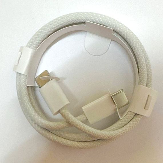 Дата кабель для Apple iPhone USB-C to USB-C FineWoven (AAA grade) (1m) (box) Белый | Зображення 1