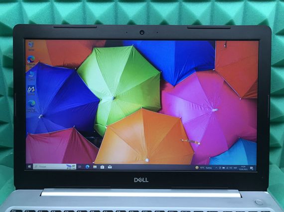 Ноутбук Dell Inspiron 5570 / 15.6" TN / Intel Core i5-8250U (4(8) ядра по 1.6-3.4 GHz) / 8GB DDR4 / 256GB SSD / UHD Graphics 620 / WebCam / USB 3.1 / HDMI / Win 10 б/в | Зображення 3