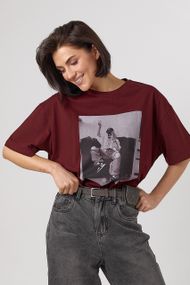 Oversize футболка з чорно-білим принтом дівчини - бордо цвет, ONE SIZE (є розміри)