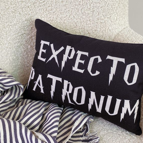 Подушка інтер'єрна з мішковини Expecto Patronum черная 45x32 см (43PHB_22S001)