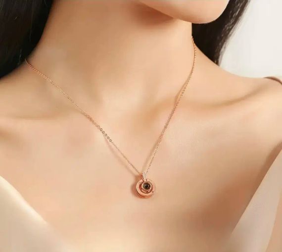 New Кулон підвіска з проекцією I love you Я тебе люблю 100 мовами світу у формі серця | Зображення 2