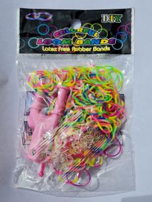 Гумки для плетіння браслетів Loom Bands 200 шт смугасті різнокольорові з гачком і S-кліпсами