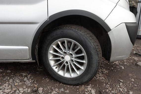 Накладки на колісні арки (4 шт, чорні) 2001-2007, чорний метал для Opel Vivaro рр | Зображення 9