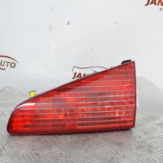 Ліхтар кришки багажника правий Peugeot 607 рестайл фара задня Пежо 607 2543D