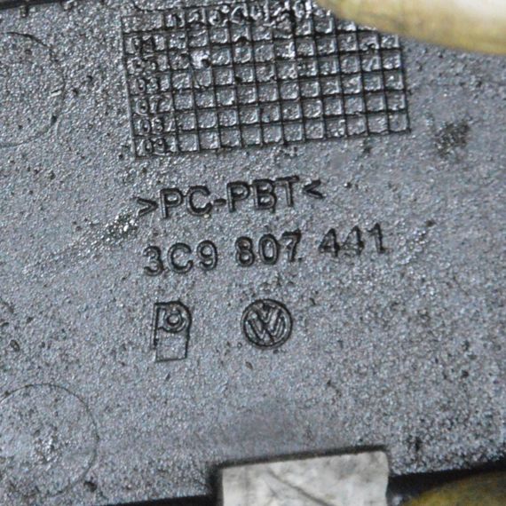 Заглушка буксирувального гака Volkswagen Passat B6 2005-2010 Накладка гака бампера Фольксваген 3C9807441 | Зображення 2