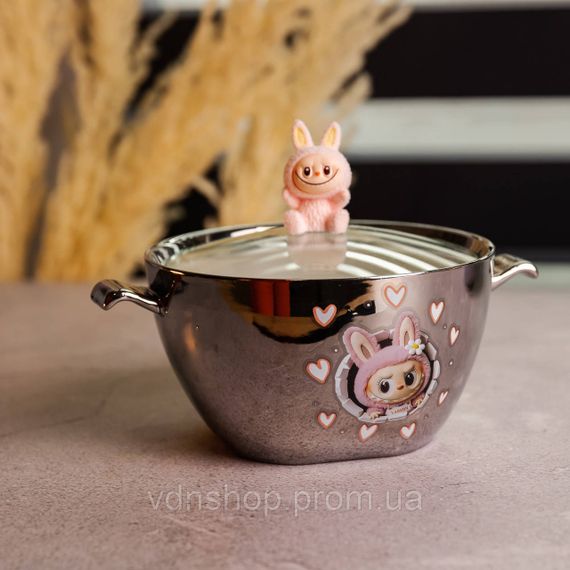 Бульонница фарфоровая Labubu с крышкой и ручками 800 (мл) Ø15 (см) детская тарелка для супа и лапши Серебристый с розовым FM-34C | Зображення 1