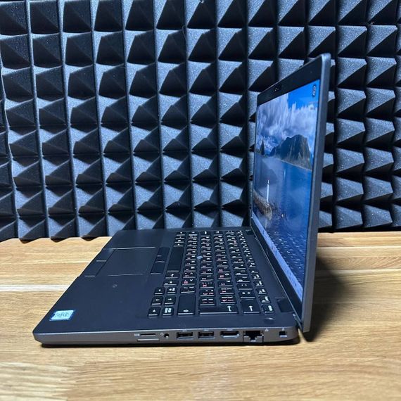 Ноутбук Dell Latitude 5401 / 14" (1920x1080) IPS / Intel Core i7-9750H (6 (12) ядер по 2.6 - 4.5 GHz) / 16 GB DDR4 / 256 GB SSD / Intel UHD Graphics 630 / WebCam б/у | Зображення 3