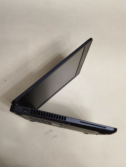 Ноутбук Dell Latitude E5470 / 14" (1366x768) TN / Intel Core i5-6300U (2 (4) ядра по 2.4 - 3.0 GHz) / 8 GB DDR3 / 128 GB SSD / Intel HD Graphics 520 б/у | Зображення 4