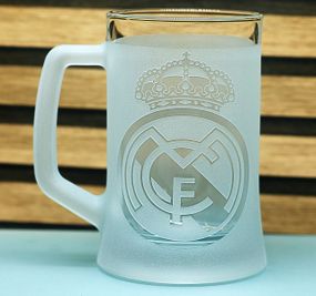 Пивной бокал 670 мл Реал Мадрид Real Madrid с гравировкой подарок для фаната ФК футбольная кружка