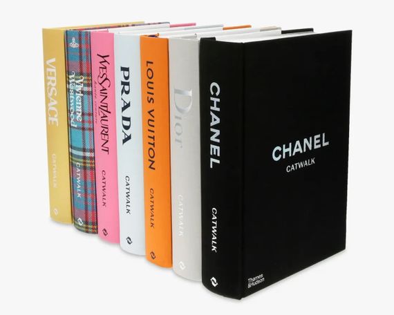 Книга о Вивьен Вествуд история моды Vivienne Westwood Catwalk : The Complete Collections. Alexander Fury | Зображення 7