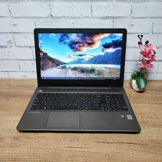 Ноутбук Б-класс Medion Akoya E6415 / 15.6" (1366x768) TN / Intel Core i3-5005U (2 (4) ядра по 2.0 GHz) / 8 GB DDR3 / 128 GB SSD / Intel HD Graphics 5500 / WebCam б/у | Зображення 1
