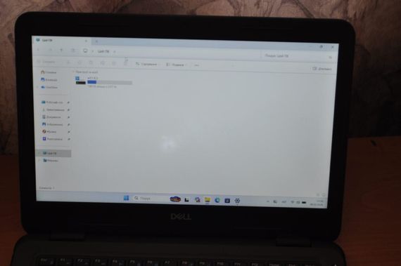 Ноутбук Б-класс Dell Latitude 3310 / 13.3" (1920x1080) TN / Intel Core i3-8145U (2 (4) ядра по 2.1 - 3.9 GHz) / 8 GB DDR4 / 240 GB SSD M.2 / Intel UHD Graphics / WebCam / Windows 11 Pro Education б/у | Зображення 3