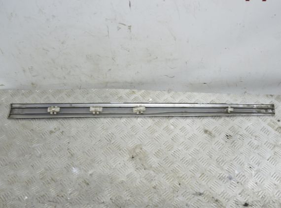 Накладка передніх лівих дверей Mercedes C-Class W203 2001-2007 Молдинг дверей передній лівий Мерседес A2036902162 | Зображення 1