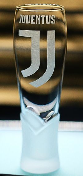 Пивной бокал крафтовый 440 мл ФК Juventus Ювентус с гравировкой подарок для фаната футбольная кружка