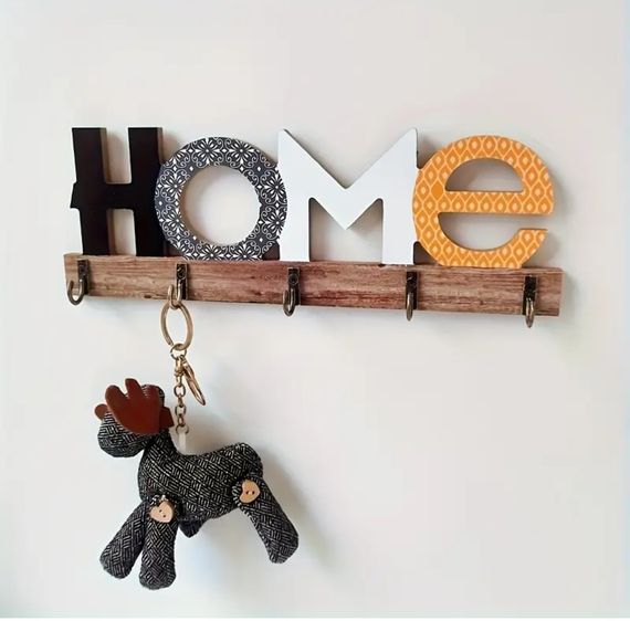 Вешалка для ключей
HOME Деревянная Ключница на стену
 Размер 
10.5* 29.5 | Зображення 3