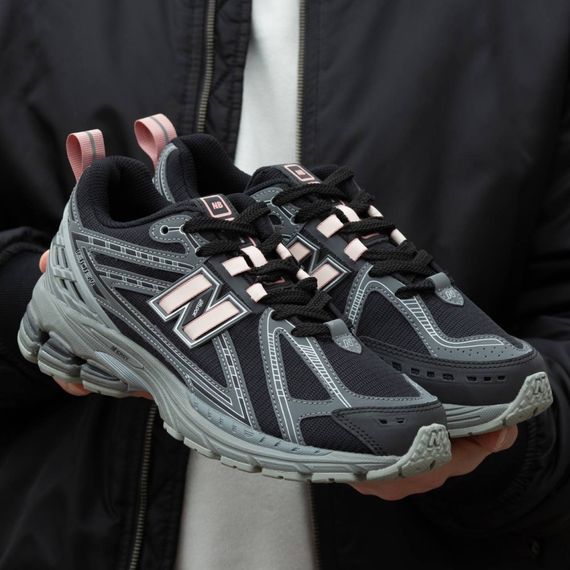 Кросівки літні сітка New Balance перфорація колір сірий/чорний | Зображення 1