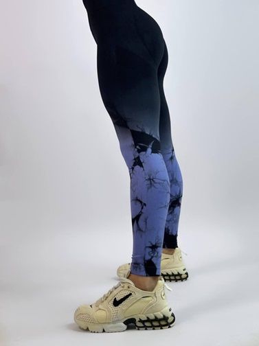 Леггинсы женские спортивные с пуш-ап Tie Dye gradient 18754 M черные с фиолетовым | Зображення 2