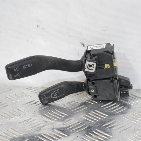 Підрульовий перемикач лівий Volkswagen Golf V Jetta III 2003-2010 Перемикач поворотів круїз контролю Фольксваген 8P0953513B