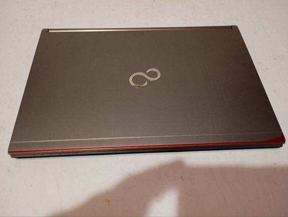 Ноутбук Б-клас Fujitsu LifeBook E744 / 14" (1600x900) TN / Intel Core i5-4310M (2 (4) ядра по 2.7 - 3.4 GHz) / 8 GB DDR3 / 128 GB SSD / Intel HD Graphics 4600 / WebCam б/в | Зображення 3