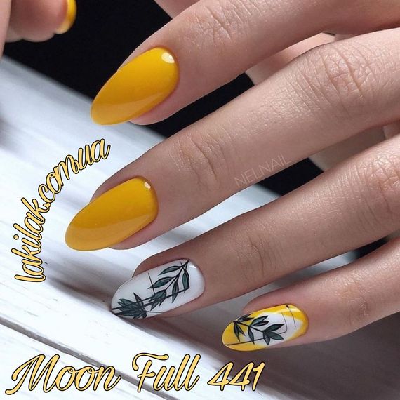 Гель-лак Moon Full Breeze color №441 жовто-гарячий 8 мл