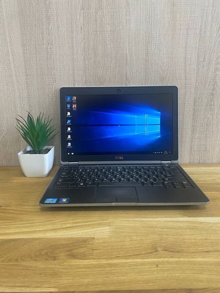 Нетбук Dell Latitude E6230 / 12.5" (1366x768) TN / Intel Core i5-3320M (2 (4) 2.6 - 3.3 GHz) / 8 GB DDR3 / 128 GB SSD / Intel HD Graphics 4000 / WebCam / VGA б/у | Зображення 1