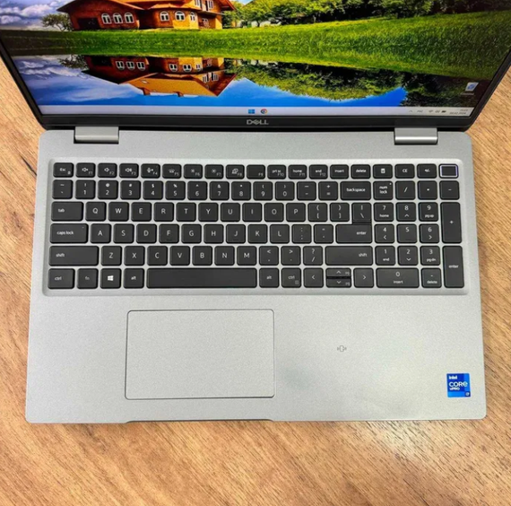 Ноутбук Dell Latitude 5520 15,6" FHD IPS i7 1185G7 16Gb SSD 512Gb Б/В | Зображення 2