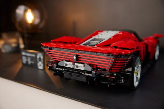 Конструктор LEGO Technic Ferrari Daytona SP3 42143 | Зображення 7