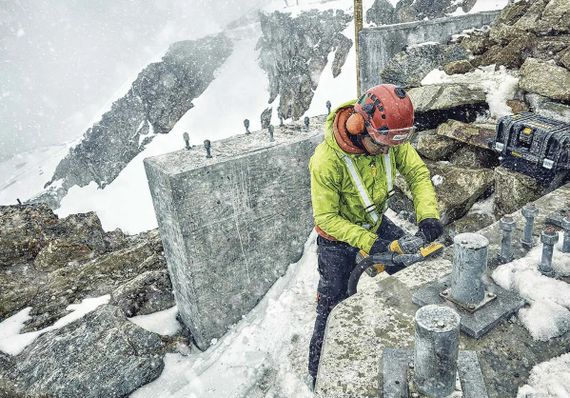 Акумуляторна болгарка DeWalt без АКБ та ЗП DCG418N | Зображення 1