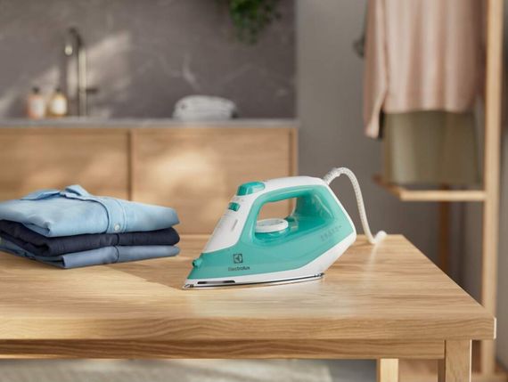 Праска Electrolux , 2200Вт, 250мл, паровий удар 90гр, нерж. сталь, зелено-білий (E5SI2-2AM) | Зображення 6