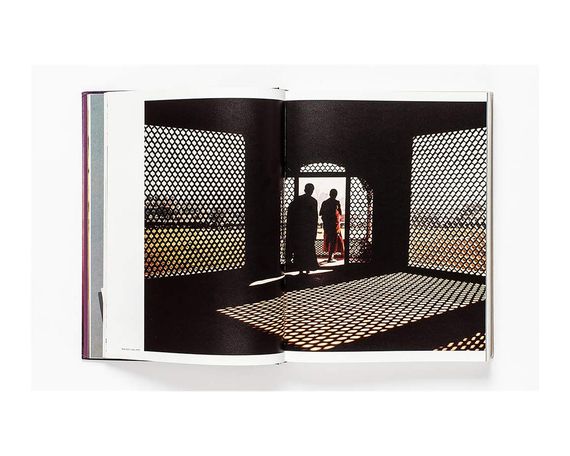 Альбомы известных фотографов книга работ Стива Маккарри Steve McCurry: A Life in Pictures книги по фотографии | Зображення 2