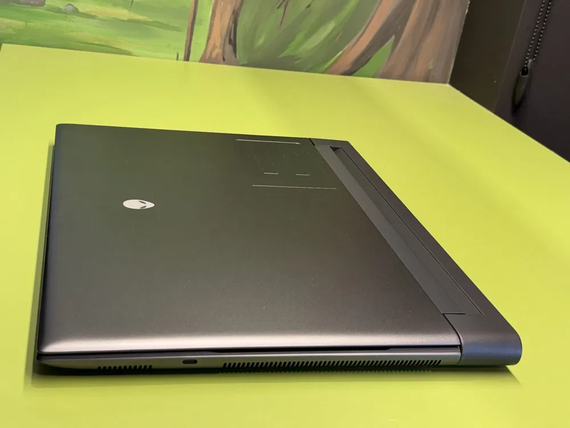 Ігровий ноутбук Dell Alienware m18 R2 / 18" (2560x1600) IPS / Intel Core i9-14900K (24 (32) ядра по 2.4 - 6.0 GHz) / 32 GB DDR5 / 1000 GB SSD / nVidia GeForce RTX 4070, 8 GB GDDR6, 128-bit / WebCam б/в | Зображення 4