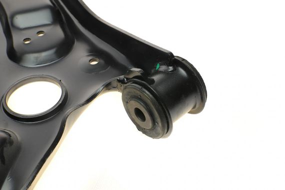 Рычаг подвески передний снизу  R VW Caddy Golf Touran Skoda Octavia 03-  23-70645A | Зображення 1