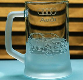 Пивной бокал 670 мл с гравировкой Ауди Q7 Audi подарок для автолюбителя кружка для пива с логотипом авто