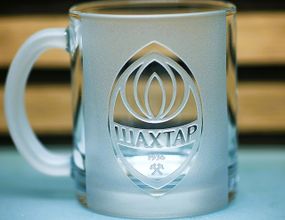 Стеклянная чашка 320 мл ФК Шахтер Донецк с гравировкой подарок для фаната футбольная кружка