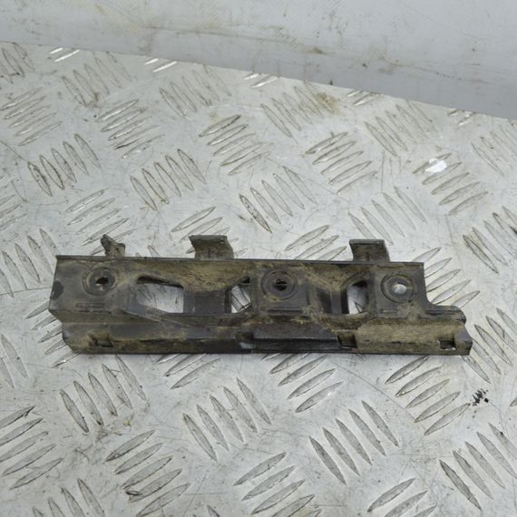 Кронштейн переднього бампера лівий Volkswagen Passat B6 2005-2010 Кріплення бампера Фольксваген 3C0807183