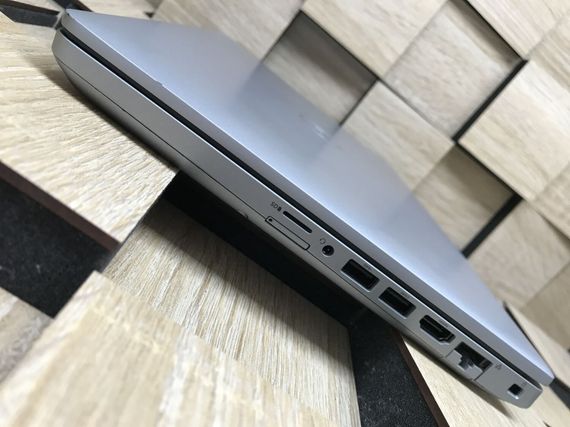 Ультрабук Б-класс Dell Latitude 5411 / 14" (1920x1080) IPS / Intel Core i7-10850H (6 (12) ядра по 2.7 - 5.1 GHz) / 8 GB DDR4 / 240 GB SSD M.2 / Intel UHD Graphics / WebCam / Windows 10 б/у | Зображення 5