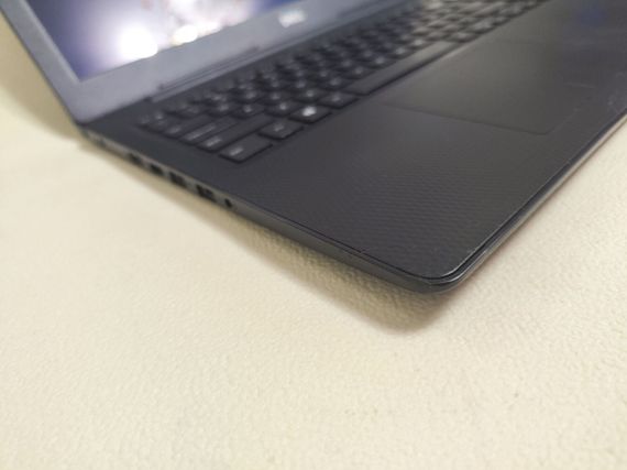 Ультрабук Dell Inspiron 3593 / 15.6" (1366x768) TN Touch / Intel Core i7-1065G7 (4 (8) ядра по 1.3 - 3.9 GHz) / 8 GB DDR4 / 256 GB SSD / Intel Iris Plus Graphics / WebCam б/у | Зображення 2