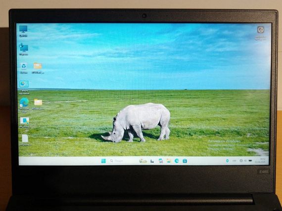 Ультрабук Б-класс Lenovo ThinkPad E485 / 14" (1366x768) TN / AMD Ryzen 7-2700U (4 (8) ядра по 2.8 - 3.8 GHz) / 8 GB DDR4 / 120 GB SSD / AMD Radeon Vega 8 Graphics / WebCam б/у | Зображення 2