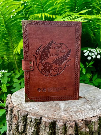 Блокнот Harry Potter “Золотий Снітч” — щоденник із екошкіри з застібкою та декором | Зображення 4