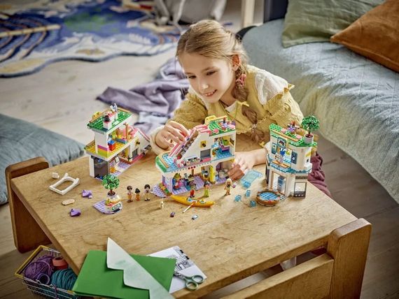Конструктор LEGO Friends Торговельний центр у Хартлейк-Сіті 42604 | Зображення 1