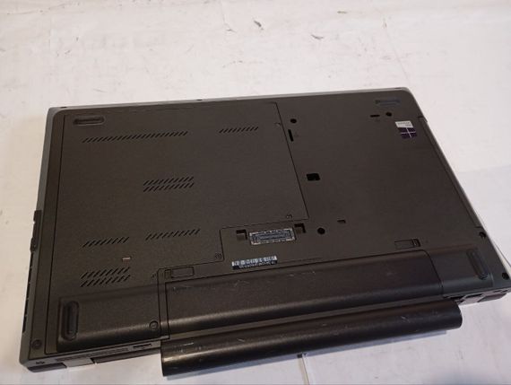 Ноутбук Б-клас Lenovo ThinkPad L540 / 15.6" (1366x768) TN / Intel Core i3-4000M (2 (4) ядра по 2.4 GHz) / 8 GB DDR3 / 500 GB HDD / Intel HD Graphics 4600 / АКБ не тримає б/в | Зображення 6
