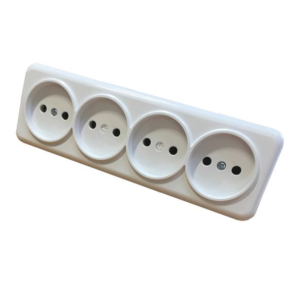 Розетка зовнішньої установки 4-а б/з біла IP20 Lemur Ny95000987