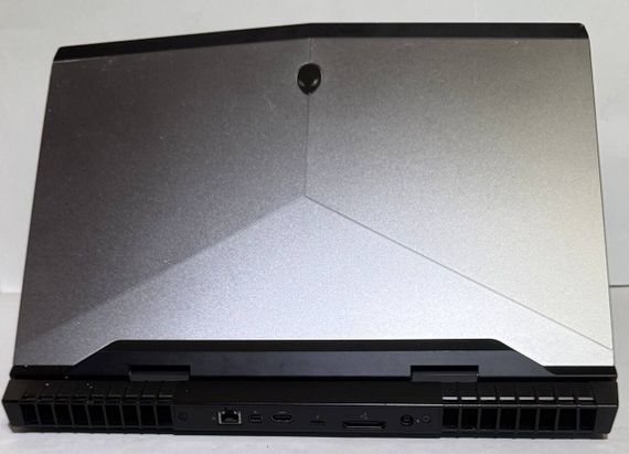 Ігровий ноутбук Dell Alienware 17 R4 / 17.3" (1920x1080) IPS / Intel Core i7-7820HK (4 (8) ядра по 2.9 - 3.9 GHz) / 32 GB DDR4 / 256 GB SSD + 1000 GB HDD / nVidia GeForce GTX 1070, 8 GB GDDR5, 256-bit / WebCam б/в | Зображення 9