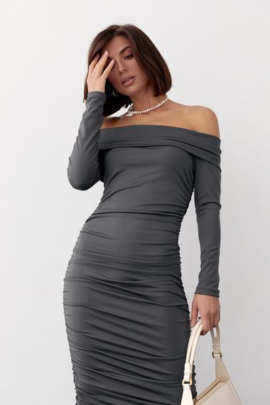 Силуэтное платье с драпировкой и открытыми плечами - темно-серый цвет, S (есть размеры) | Зображення 2