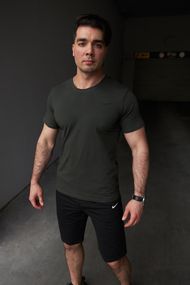 Комплект чоловічий Nike: футболка хакі + шорти чорні (9063212325)