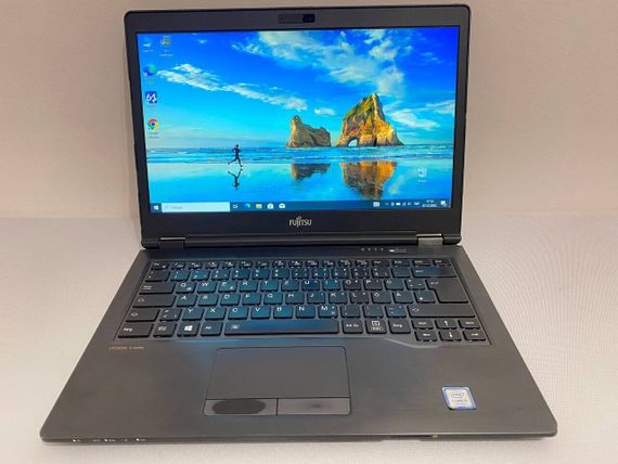 Ноутбук Б-клас Fujitsu LifeBook U748 / 14" (1920x1080) IPS / Intel Core i5-7200U (2 (4) ядра по 2.5 - 3.1 GHz) / 8 GB DDR4 / 256 GB SSD / Intel HD Graphics 620 / WebCam б/в | Зображення 1