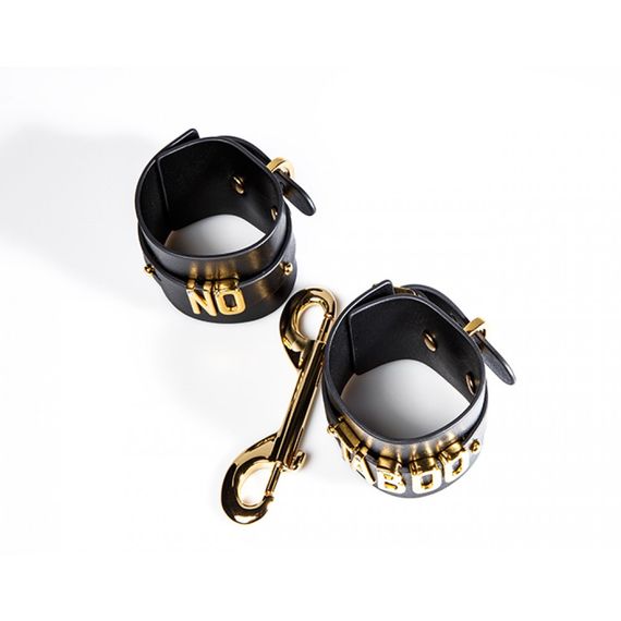 Наручники з написом NO TABOO від UPKO з італійської шкіри, чорні із золотою фурнітурою | Зображення 5